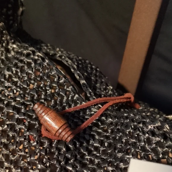 Handmade Crochet Tan Twine Black Pearlescent Curling Ribbon Leather Tote - Picture 3 of 15